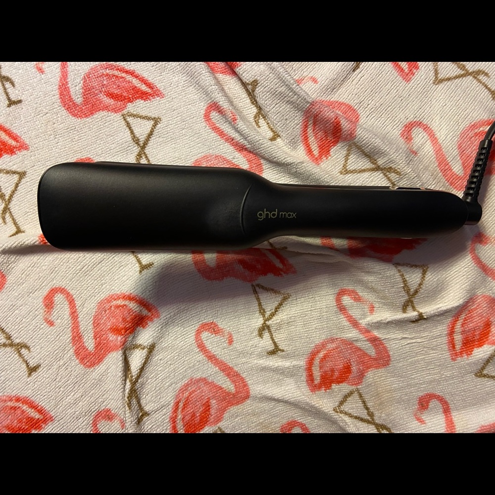 GHD Max flat iron hair straightener